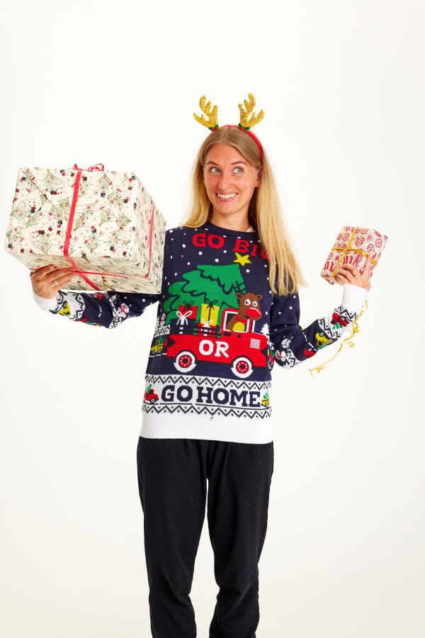 Årets julesweater: GO BIG OR GO HOME - dame / kvinder. Ugly Christmas Sweater lavet i Danmark